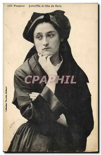 Cartes postales Folklore Pensive Jeune fille de L'Ile de Sein