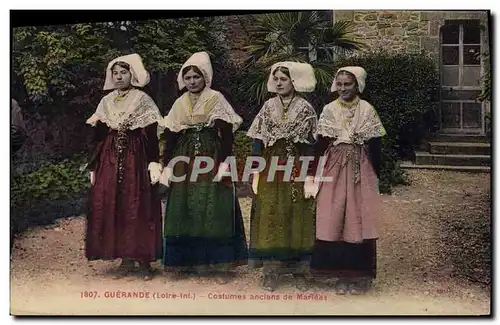 Cartes postales Folklore Guerande Costumes anciens de mariees