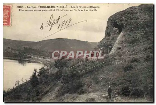 Ansichtskarte AK Grotte Grottes Le lac d'Issarles Les grottes celtiques Habitation au garde et a sa famille