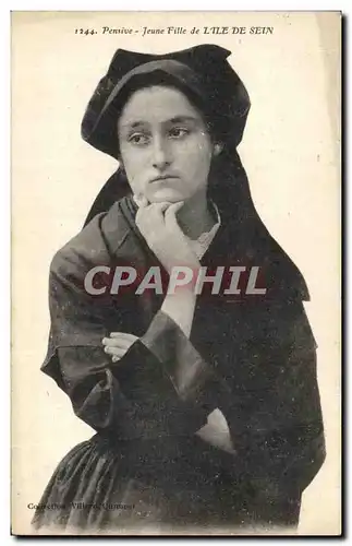 Cartes postales Folklore Pensive Jeune fille de l'Ile de Sein