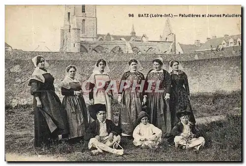 Cartes postales Folklore Batz Paludieres et jeunes paludiers