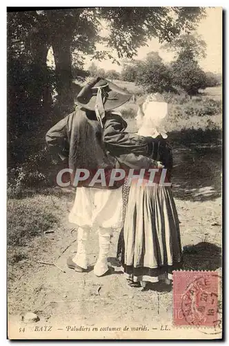 Cartes postales Folklore Batz Paludiers en costumes de maries Mariage