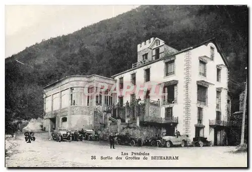 Ansichtskarte AK Grotte Sortie des Grottes de Betharram Automobile