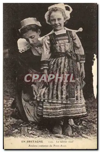 Ansichtskarte AK Folklore Bretagne Le tablier neuf Anciens costumes de Pont Aven Enfant