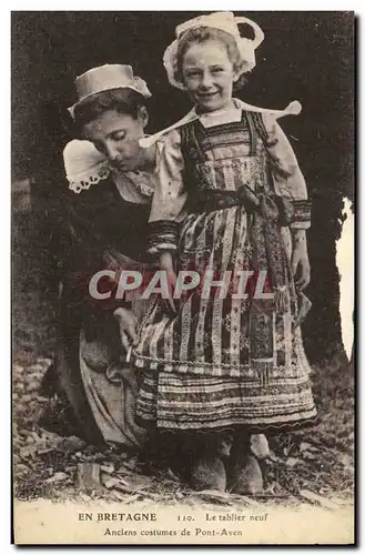Cartes postales Folklore Bretagne Le tablier neuf Anciens costumes de Pont Aven Enfant