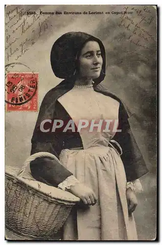 Cartes postales Folklore Femme des environs de Lorient en capot noir
