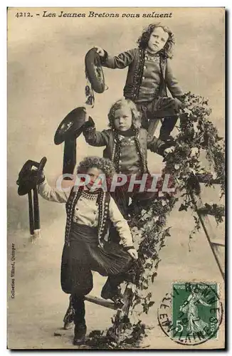 Ansichtskarte AK Folklore Les jeunes bretons vous saluent