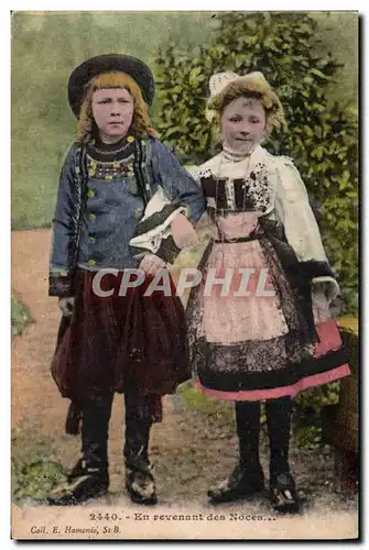 Cartes postales Folklore Enfants En revenant des noces Mariage