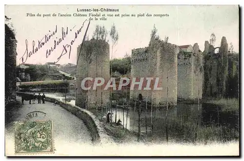 Cartes postales Chateau Lussac les Chateaux Piles du pont de l'ancien chateau et vue est prise au pied des rempa