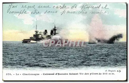 Ansichtskarte AK Bateau de Guerre Le Charlemagne Cuirasse d'escadre faisant Tir des pieces de 305mm