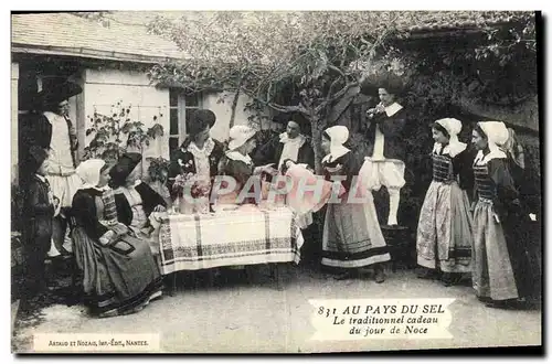 Cartes postales Folklore Au pays du Sel Le traditionnel cadeau du jour de noce Mariage