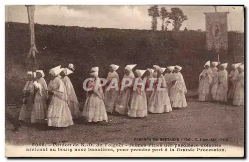 Cartes postales Folklore Pardon de ND du Folgoet Jeunes filles des paroisses voisines arrivant au bourg avec ban