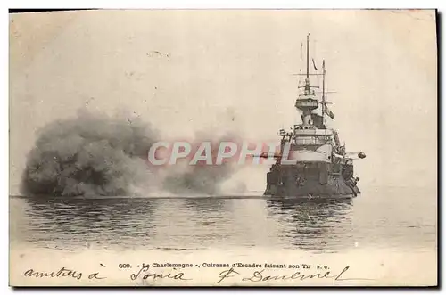 Cartes postales Bateau de Guerre Le Charlemagne Cuirasse d'escadre faisant son tir