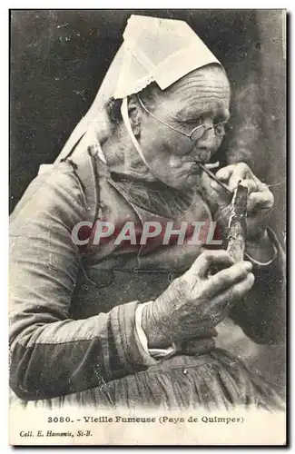 Cartes postales Folklore Vieille fumeuse Pays de Quimper Tabac