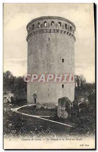 Ansichtskarte AK Chateau de Coucy Le Donjon et la Porte du Musee