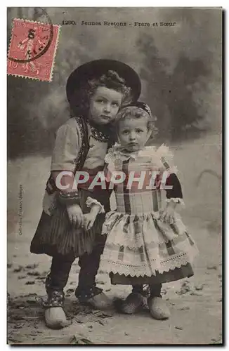 Cartes postales Folklore Jeunes btretons Frere et Soeur