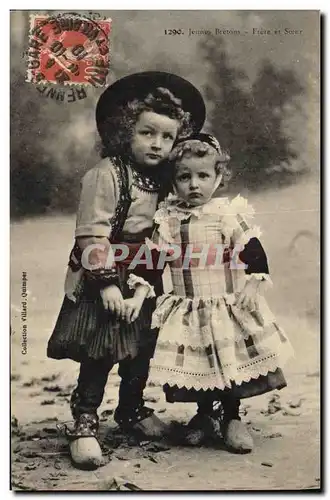 Cartes postales Folklore Jeunes Bretons Frere et Soeur