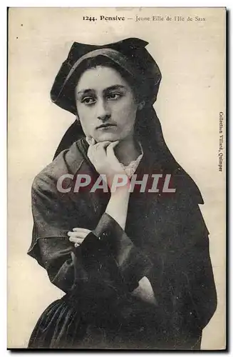 Cartes postales Folklore  Pensive Jeune Fille de l'Ile de Sein