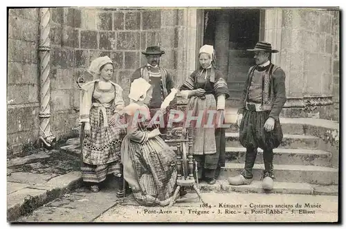 Ansichtskarte AK Folklore Keriolet costumes anciens du musee Pont Aven Tregunc Riec Pont L'Abbe Elliant