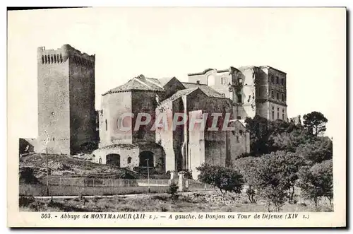 Cartes postales Abbaye de Montmajour XII siecle a gauche le Donjon ou Tour de Defense