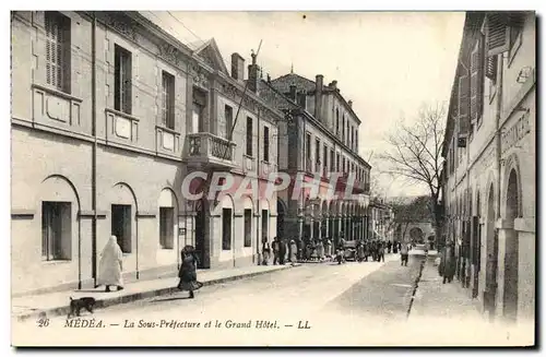 Cartes postales Medea La Sous Prefecture et le Grand Hotel