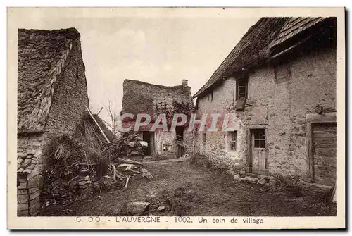 Ansichtskarte AK Folklore Auvergne Un coin de village