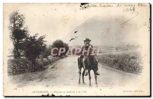 Cartes postales Folklore Auvergne Paysans se rendant a la ville