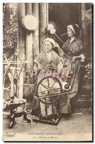 Cartes postales Folklore Auvergne Fileuse au rouet
