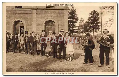 Cartes postales Folklore Une noce en Auvergne Mariage