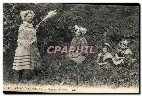 Cartes postales Folklore Auvergne Costumes du pays Enfants