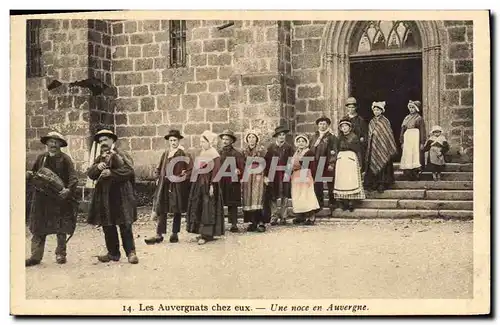 Cartes postales Folklore Les Auvergnats chez eux Une noce en Auvergne