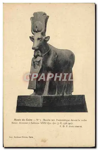 Ansichtskarte AK Egypt Egypte Musee du Caire Psammetique devant la vache Hator decouvert a Sakkara