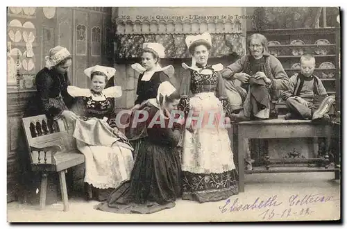 Cartes postales Folklore Chez le Quemeneur L'essayage de la toilette