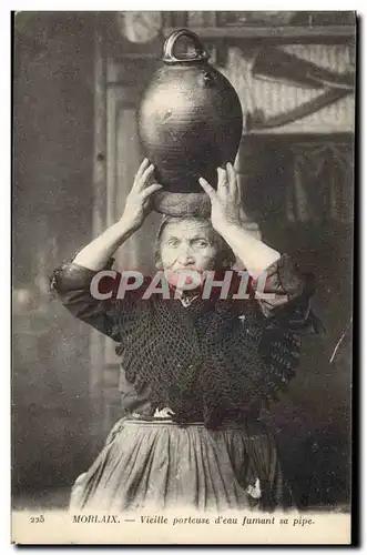 Cartes postales Folklore Morlaix Vieille porteuse d'eau fumant sa pipe Tabac TOP