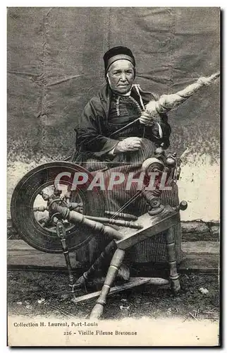 Cartes postales Folklore Vieille fileuse Bretonne