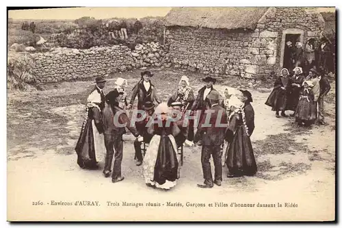 Cartes postales Folklore Environs d'Auray Trois mariages reunis Maries Garcons et filles d'honneur dansant la ri