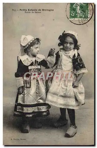 Cartes postales Folklore Petits enfants de Bretagne Ravis de danser