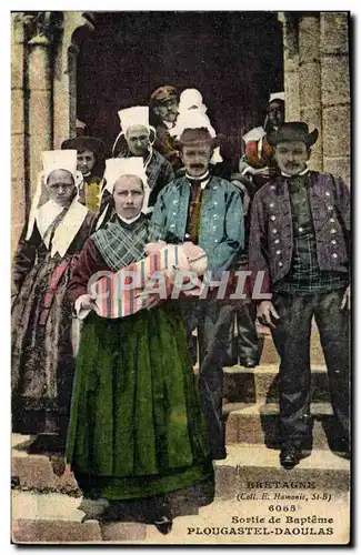 Cartes postales Folklore Plougastel Daoulas Sortie de bapteme