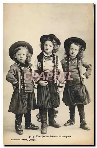 Cartes postales Folklore Trois jeunes Bretons en conquete