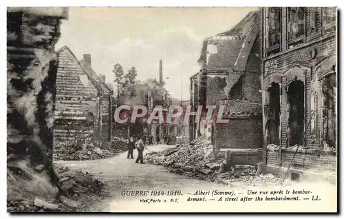 Cartes postales Militaria Albert Une rue apres le bombardement