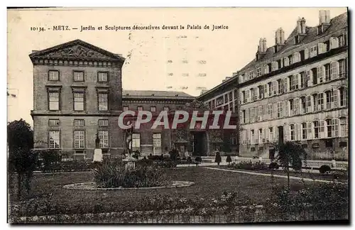 Cartes postales Metz Jardin et sculptures decoratives devant le Palais de justice