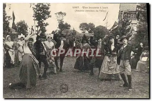 Cartes postales Folklore Une bourree a huit Anciens costumes du Velay