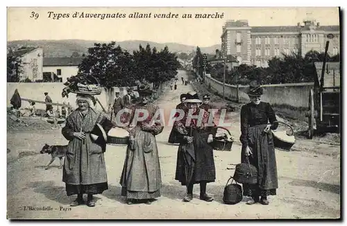 Cartes postales Folklore Types d'Auvergnates allant vendre au marche TOP
