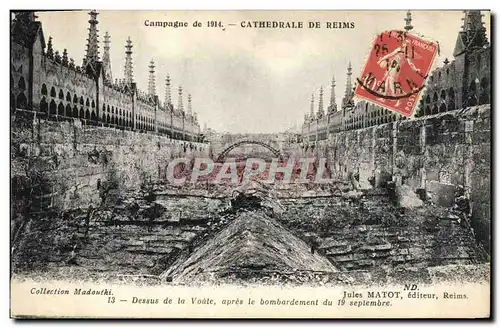 Cartes postales Militaria Dessus de la Voute apres le bombardement du 19 septembre Cathedrale de Reims