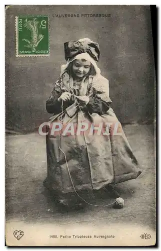 Cartes postales Folklore Petite Tricoteuse Auvergnate