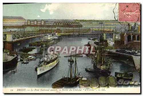Ansichtskarte AK Bateau de guerre Brest Le pont national ouvert Sortie du croiseur d'Estrees