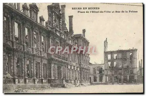 Cartes postales Militaria Reims Place de l'Hotel de ville et rue de la prison