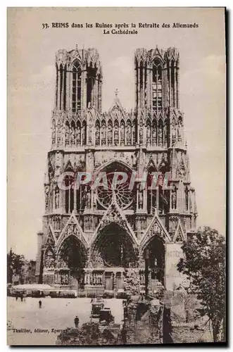Cartes postales Militaria Reims dans les ruines apres la retraite des Allemands