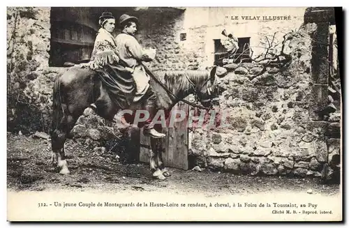 Ansichtskarte AK Folklore Le Velay Un jeune couple de montagnards de la Haute Loire se rendant a cheval a la foir