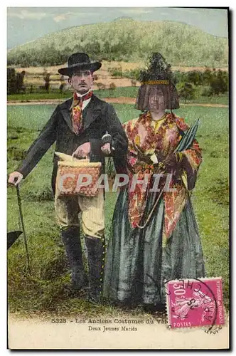 Cartes postales Folklore Les anciens costumes du Velay Deux jeunes maries